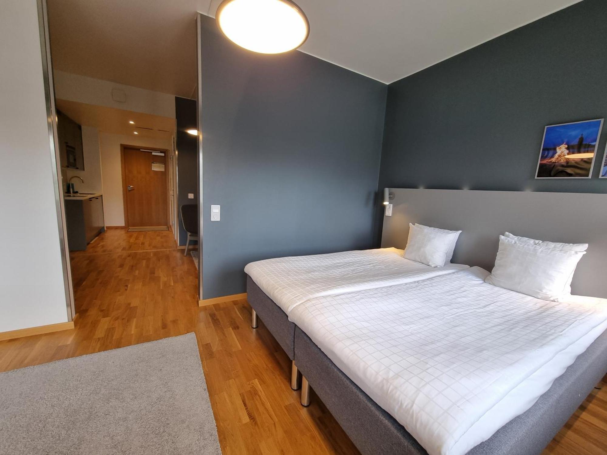 Studio King with Kitchenette,754248955:JPEG